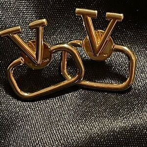 VALENTINO GARAVANI
VLOGO Signature Stud Earrings
